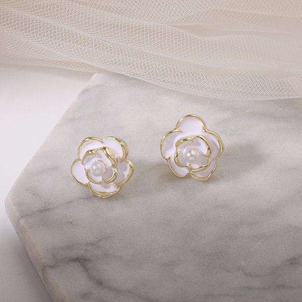 Advanced light excessive web celebrity stud earrings